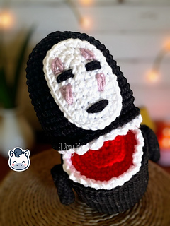 Handmade No Face (Kaonashi) amigurumi inspired by Studio Ghibli’s Spirited Away, a perfect pattern for fans of anime, kawaii style and Japanese fantasy.