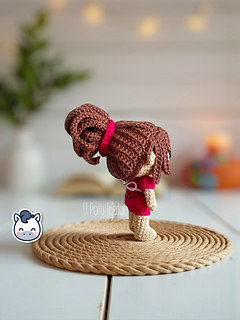 Handmade Chihiro amigurumi inspired by Hayao Miyazaki’s Spirited Away, a perfect pattern for fans of Studio Ghibli, anime, and magical fantasy stories.