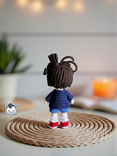 Handmade Detective Conan amigurumi inspired by Gosho Aoyama’s Case Closed, a perfect pattern for anime and mystery fans.