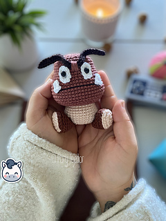 Handmade Goomba amigurumi inspired by Nintendo’s Super Mario Bros, a cute geek crochet pattern PDF perfect for retro video game fans and collectors.