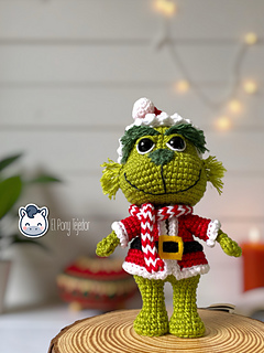 Handmade Grinch amigurumi inspired by Dr. Seuss’s How the Grinch Stole Christmas, a cute geek Christmas crochet pattern PDF perfect for festive and holiday lovers.