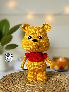 Handmade Winnie the Pooh amigurumi inspired by Disney’s classic character from the Hundred Acre Wood, cute crochet pattern PDF perfect for Disney and kawaii fans.