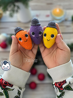 Handmade Christmas light string amigurumi inspired by cozy holiday decor, colorful kawaii Christmas crochet pattern PDF.