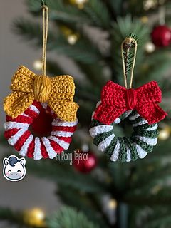 Handmade Christmas Wreath Amigurumi Ornament, festive red, white, and green striped crochet pattern PDF.