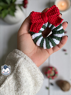Handmade Christmas Wreath Amigurumi Ornament, festive red, white, and green striped crochet pattern PDF.