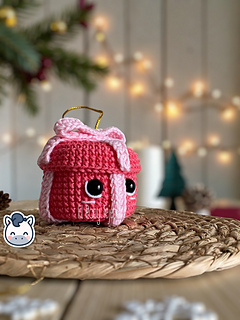Handmade Christmas Stockings and Candies amigurumi inspired by Holiday Decor, cute Christmas crochet pattern PDF.