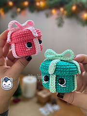 Handmade Christmas Stockings and Candies amigurumi inspired by Holiday Decor, cute Christmas crochet pattern PDF.