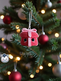 Handmade Christmas Stockings and Candies amigurumi inspired by Holiday Decor, cute Christmas crochet pattern PDF.