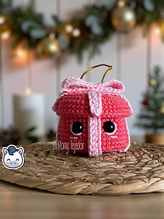 Handmade Christmas Stockings and Candies amigurumi inspired by Holiday Decor, cute Christmas crochet pattern PDF.