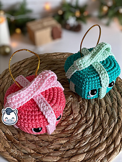 Handmade Christmas Stockings and Candies amigurumi inspired by Holiday Decor, cute Christmas crochet pattern PDF.