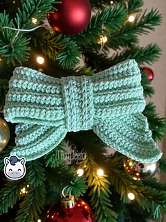 Handmade Christmas Bow amigurumi inspired by classic holiday decorations, a cozy winter crochet pattern PDF perfect for fans of festive handmade ornaments.