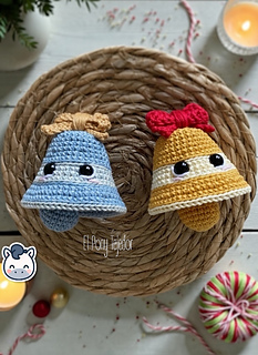 Handmade Christmas Bells amigurumi inspired by classic holiday ornaments, a perfect pattern for fans of cozy festive decoration and cute Christmas crafts.