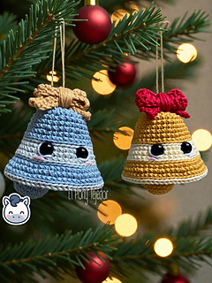 Handmade Christmas Bells amigurumi inspired by classic holiday ornaments, a perfect pattern for fans of cozy festive decoration and cute Christmas crafts.