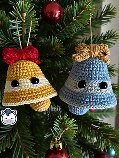 Handmade Christmas Bells amigurumi inspired by classic holiday ornaments, a perfect pattern for fans of cozy festive decoration and cute Christmas crafts.
