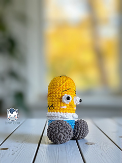 Handmade penis amigurumi inspired by Homer Simpson, a funny and geeky crochet pattern PDF perfect for The Simpsons fans and Funko-style plush lovers.