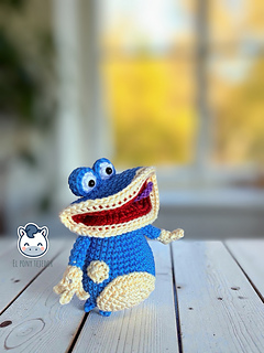 Handmade Globox amigurumi inspired by Rayman, a blue crochet character created with a detailed amigurumi pattern PDF, perfect for video game fans and geek plush lovers.