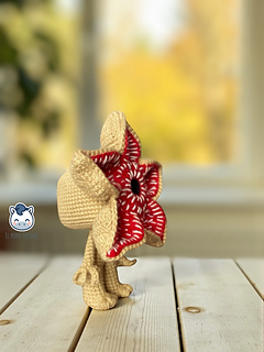 Handmade Demogorgon amigurumi inspired by Stranger Things, a creepy and geek crochet pattern PDF perfect for horror fans and Funko-style plush lovers.