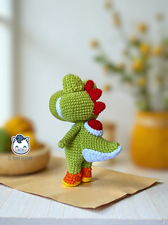 Handmade Yoshi amigurumi inspired by Nintendo’s Super Mario Bros, a perfect pattern for fans of Mario, Mushroom Kingdom adventures and retro gaming.