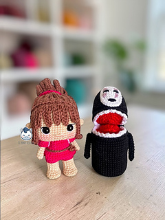 Amigurumi de Chihiro y Kaonashi inspirado en El Viaje de Chihiro, patrón de crochet kawaii perfecto para fans del anime y Studio Ghibli