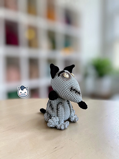 Handmade Frankenweenie amigurumi inspired by Tim Burton, a spooky and geeky crochet pattern PDF perfect for Halloween lovers, gothic decor fans and creepy cute plush collectors.