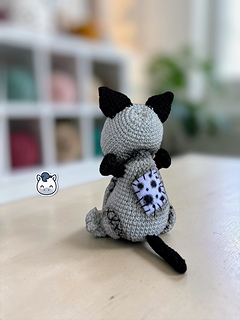 Handmade Frankenweenie amigurumi inspired by Tim Burton, a spooky and geeky crochet pattern PDF perfect for Halloween lovers, gothic decor fans and creepy cute plush collectors.