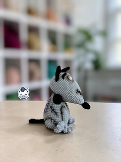 Handmade Frankenweenie amigurumi inspired by Tim Burton, a spooky and geeky crochet pattern PDF perfect for Halloween lovers, gothic decor fans and creepy cute plush collectors.