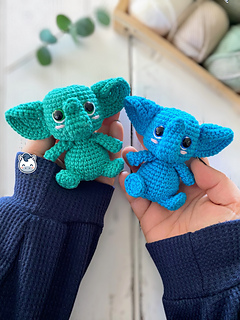 Handmade elephant amigurumi inspired by cute kawaii animal designs, crochet pattern PDF perfect as plush toy or keychain, ideal for animal lovers and handmade crochet fans.