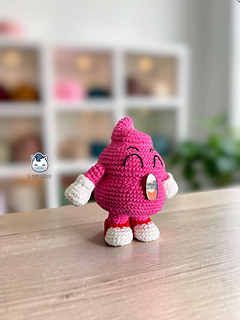 This Caca Arale crochet pattern PDF is perfect for fans of Dr. Slump and retro anime lovers. Inspired by the classic manga, this handmade geek amigurumi is a cute and fun DIY project. Digital download available in English and Spanish.