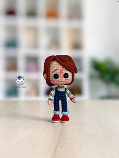 Handmade Chucky amigurumi inspired by the Child's Play horror movies, a detailed crochet PDF pattern featuring step-by-step instructions, perfect for Halloween, horror movie fans, and handmade doll collectors.