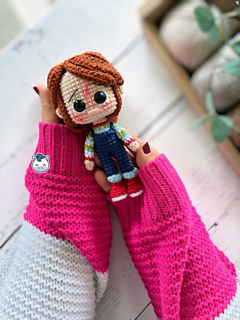 Handmade Chucky amigurumi inspired by the Child's Play horror movies, a detailed crochet PDF pattern featuring step-by-step instructions, perfect for Halloween, horror movie fans, and handmade doll collectors.