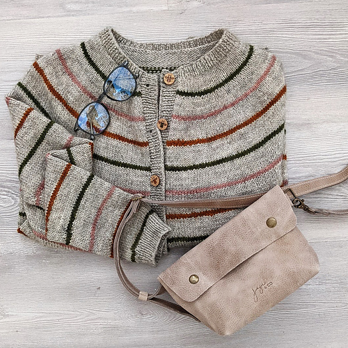 Ravelry Livresque Cardigan pattern by Espace Tricot