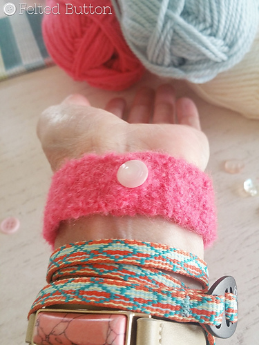 Felted Button Bracelet photo 4