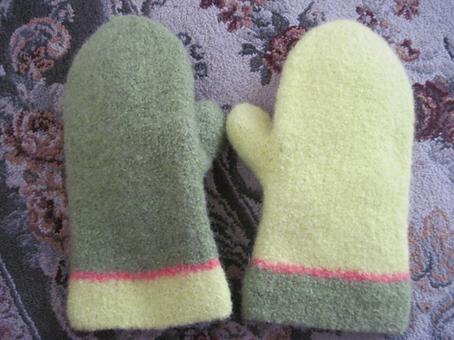 Scrappy Felted Oven Mitts - FeltingEverything