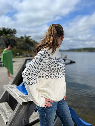 Bertes genser - Ferdigstrikka (Vibeke Lauritsen)