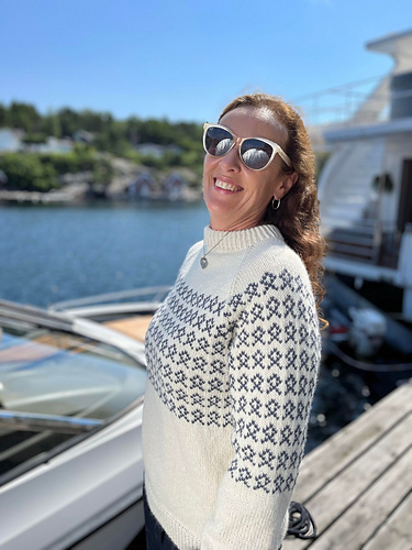 Bertes genser - Ferdigstrikka (Vibeke Lauritsen)