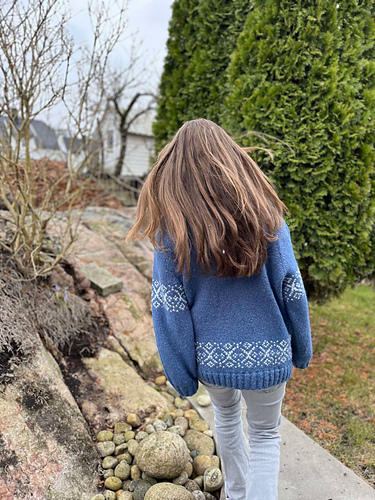 Terneholmen-genser - Ferdigstrikka (Vibeke Lauritsen)