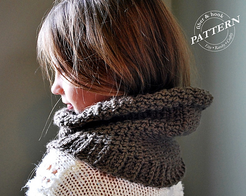 Ravelry: Ribbed-Edge Cowl pattern by Sarah Rowley