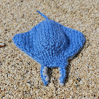 Decor co-ordinated nitted manta ray