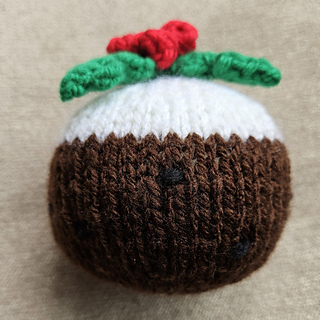Emboidered raisins on knitted pudding lower part