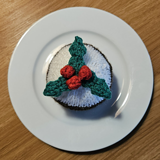 Knitted Christmas Pudding top view of knitted holly and berries