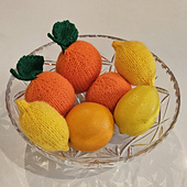 Knitted oranges and knitted lemons in knitted fruit display