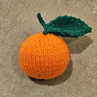 Knitted orange with stem and leaf