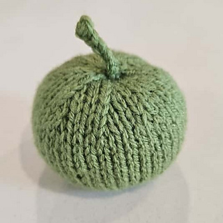 Knitted apple with stalk