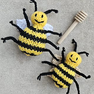 Knitted bees with honey drizzler