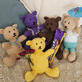 Collection of knitted teddy bears with accessory ideas