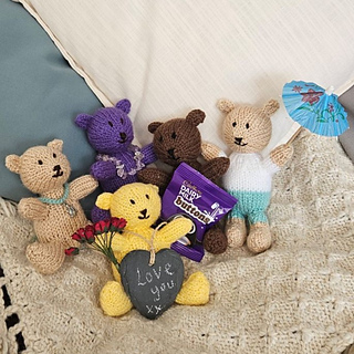 Knitted teddy bear with accessory ideas for personalisation