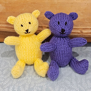 Two little knitted teddy bears, choose your colour preference