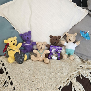 Personalised knitted teddy bear collection with accessory ideas