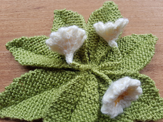 Knitted primrose flowers