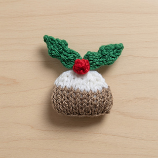 Easy knitted Christmas Pudding decoration
